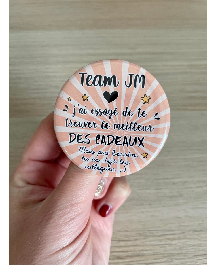 cadeau badge. cadeau original. badges humour. badge Le meilleur des cadeaux. cadeau badge proche