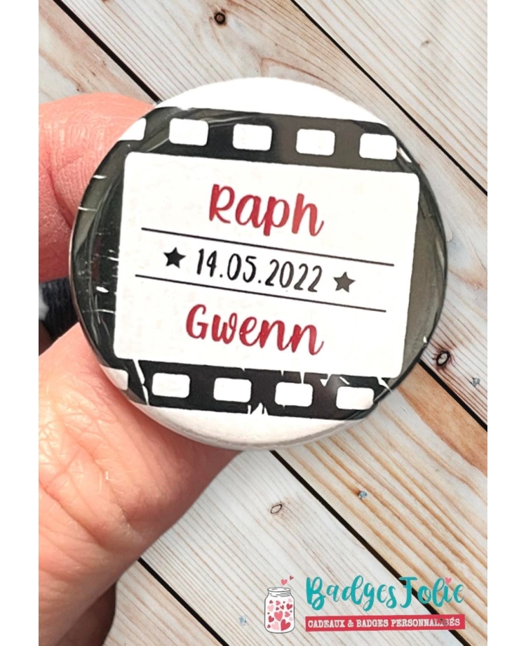 badges mariage cinéma. badge mariage personnalisé. badge cinéma. badge original mariage