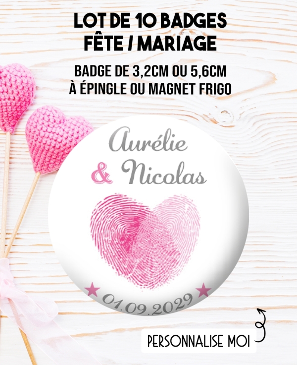 Badges personnalisés mariage empreinte coeur rose et gris. badges mariés