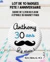 Badges anniversaire moustache personnalisés - 10 badges à épingles ou magnet frigo. badge anniversaire. badges fête