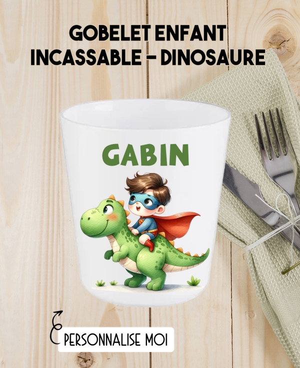 Gobelet enfant personnalisé en plastique dinosaure. verre plastique prénom. verre enfant personnalisé. gobelet plastique.
