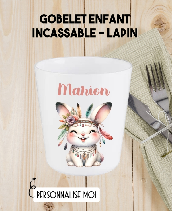 Gobelet enfant personnalisé en plastique lapin. verre plastique prénom. verre enfant personnalisé. gobelet lapin plastique.